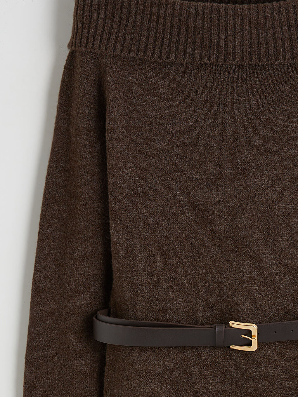 Kahverengi Kayık Yaka Kemerli Triko Elbise-5