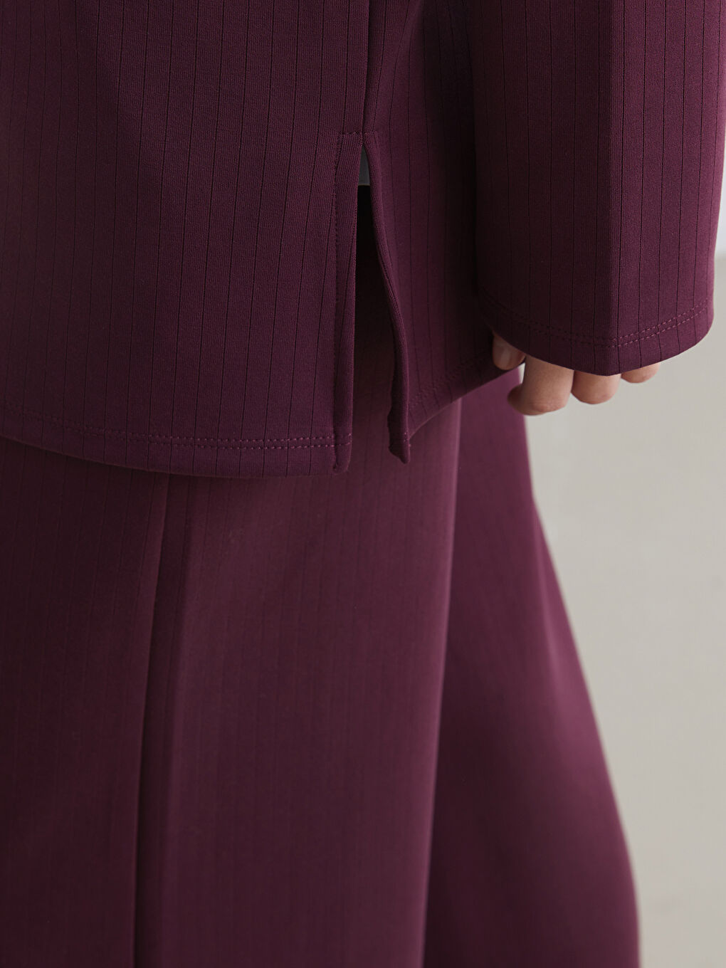 Bordo Dik Yaka Çizgili Oversize Kadın Tişört-2