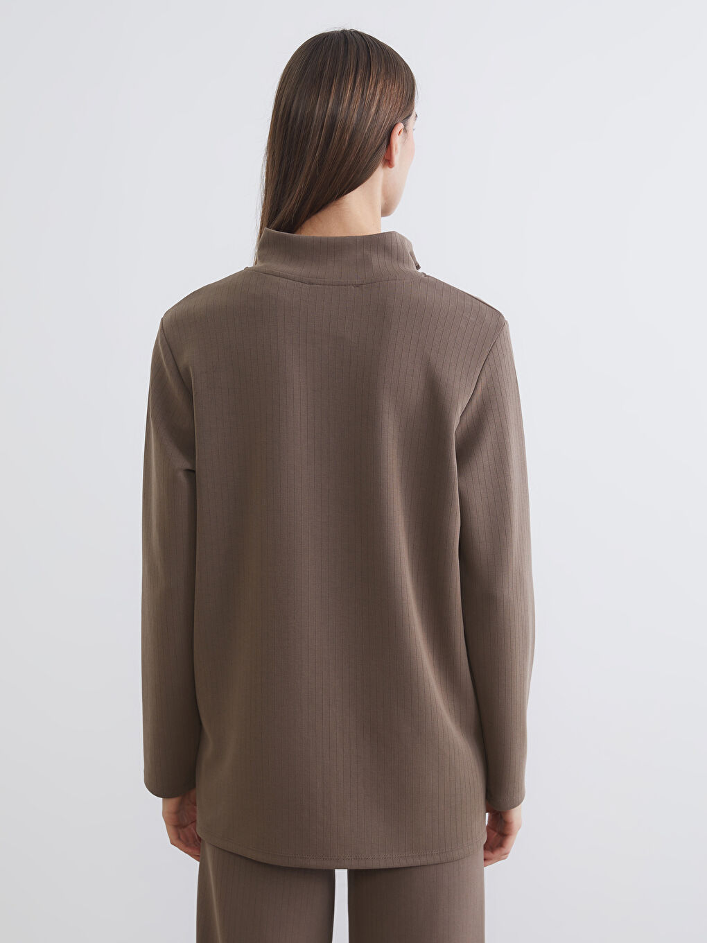 Bej Dik Yaka Çizgili Oversize Kadın Tişört-3