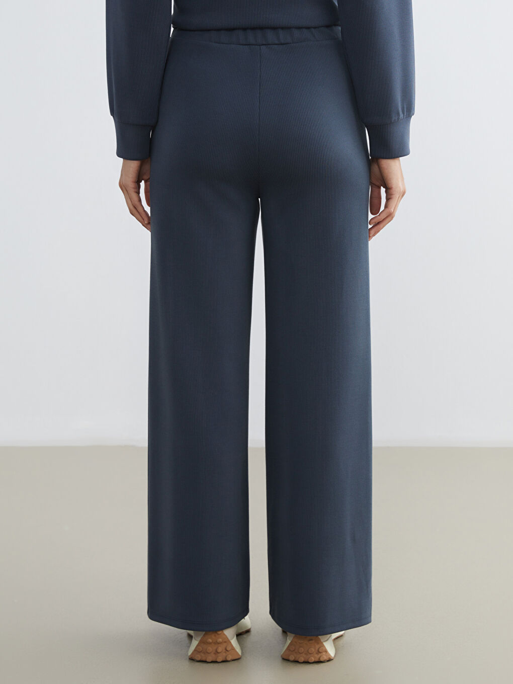 Elasticated Waist Wide Leg Women's Sweatpants-3