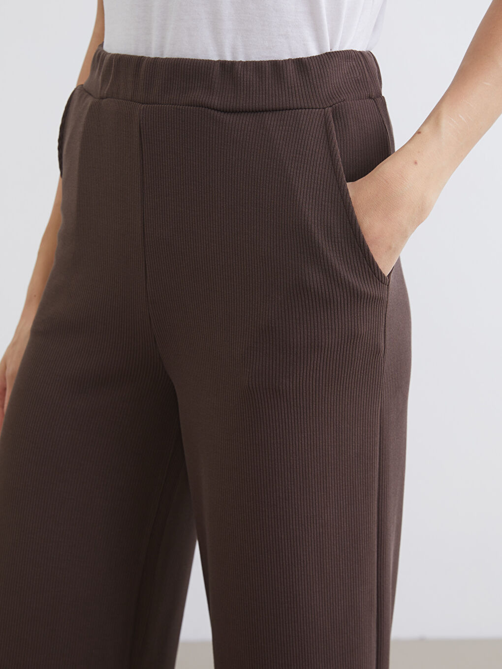 Kahverengi Beli Lastikli Geniş Paça Kadın Eşofman Altı-2