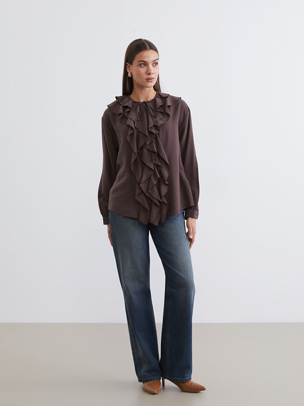 Kahverengi Bisiklet Yaka Fırfırlı Bluz-1