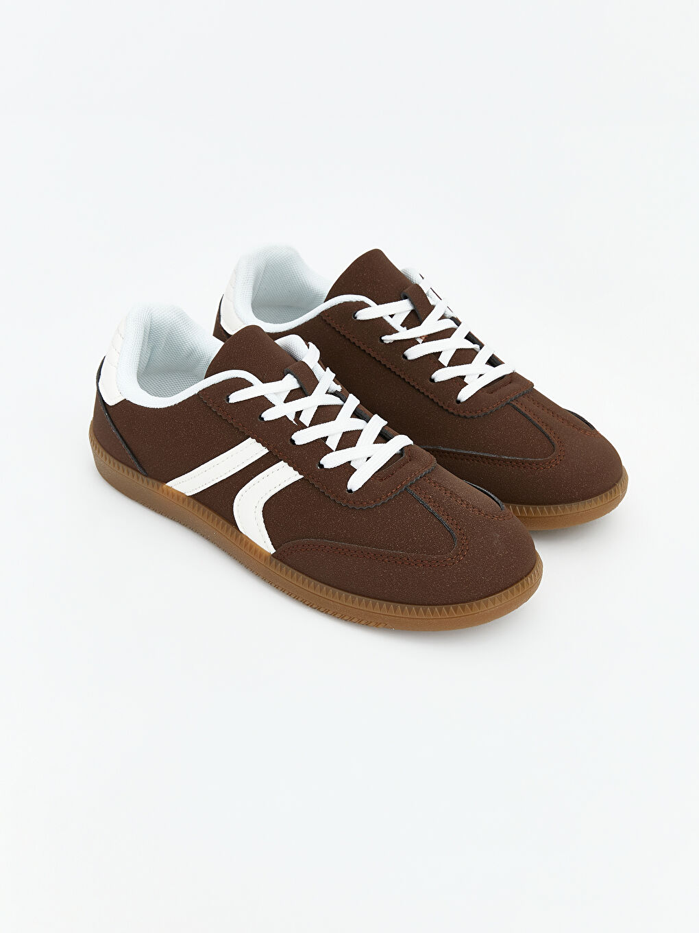 أحذية رياضية بني امرأة