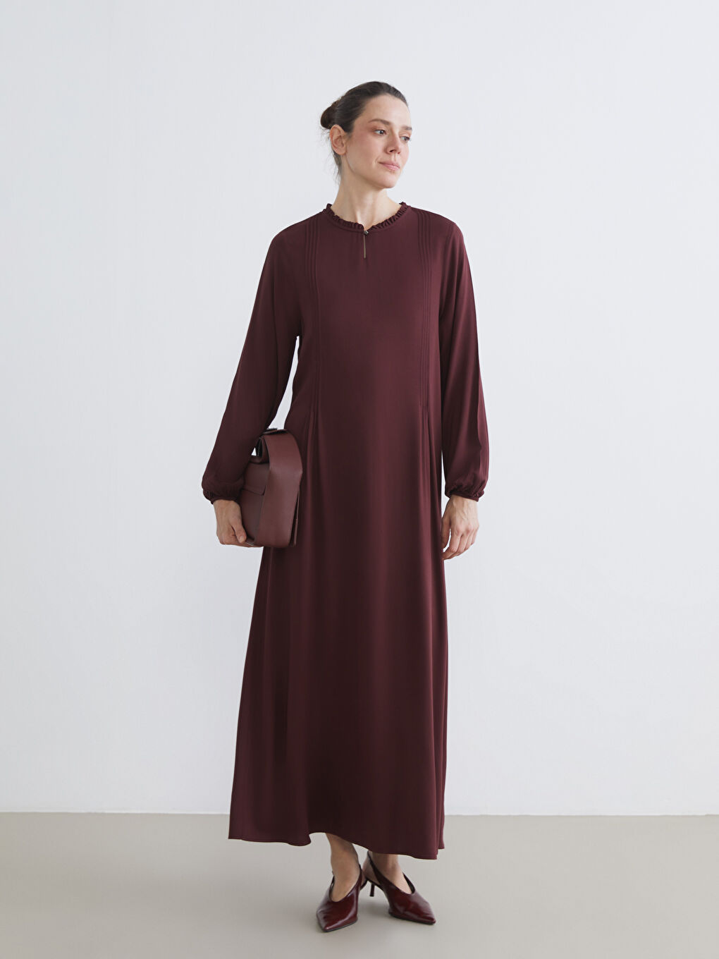 Kahverengi Fırfırlı Bisiklet Yaka Pile Detaylı Elbise-1