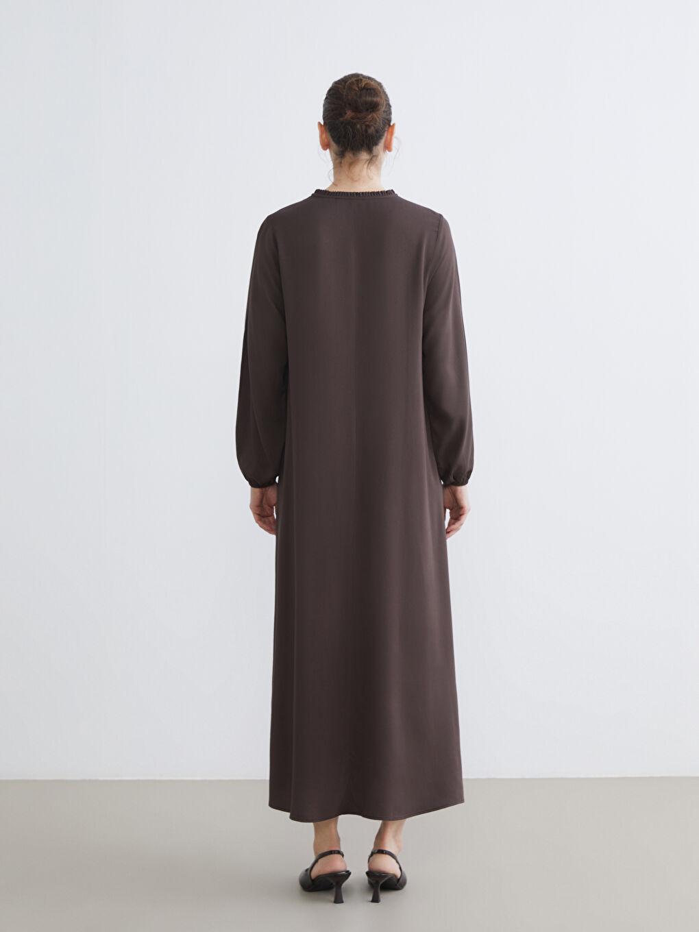 Kahverengi Fırfırlı Bisiklet Yaka Pile Detaylı Elbise-3