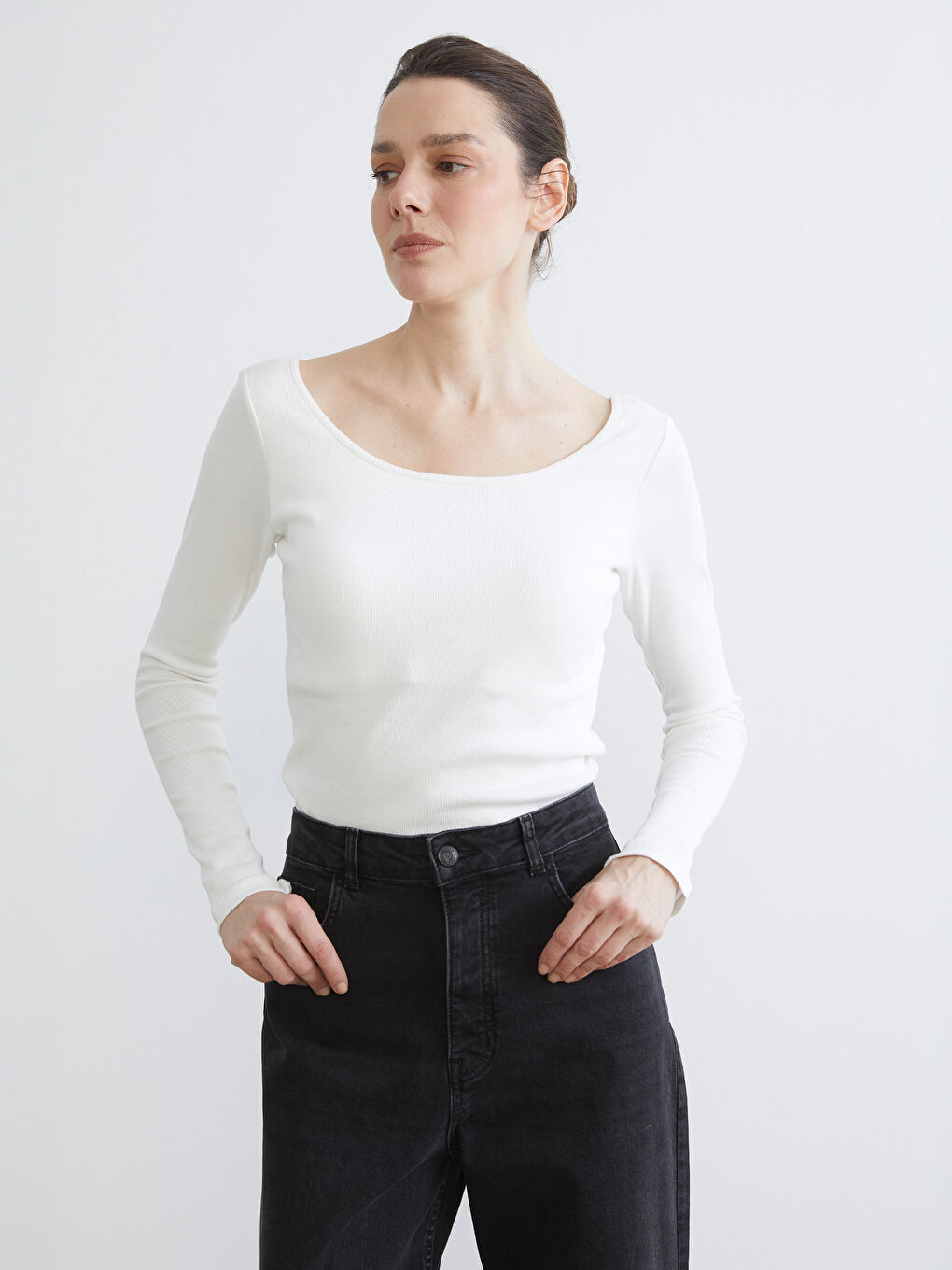 Beyaz U Yaka Kuplu Kadın Body	