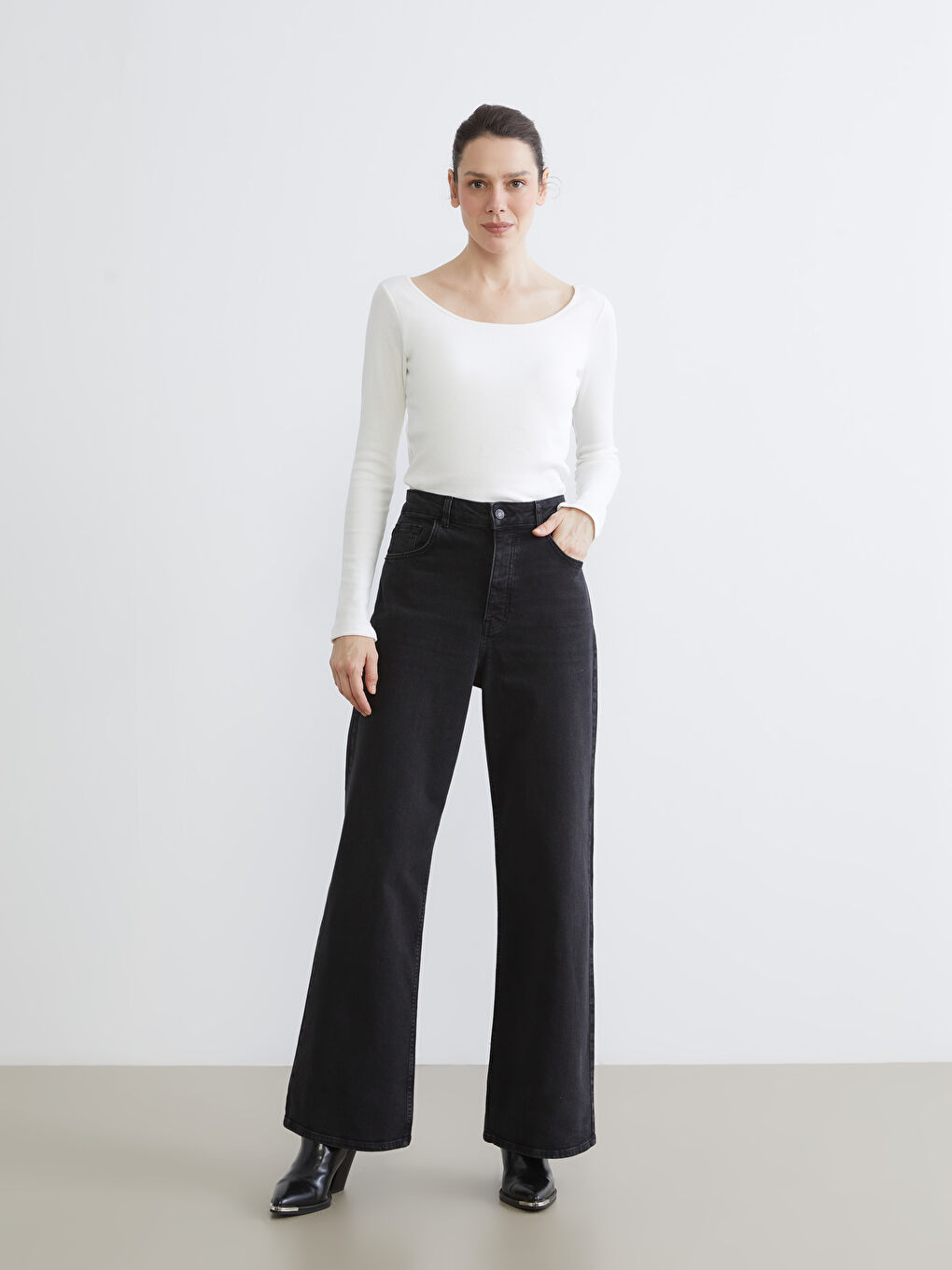 Beyaz U Yaka Kuplu Kadın Body	-1