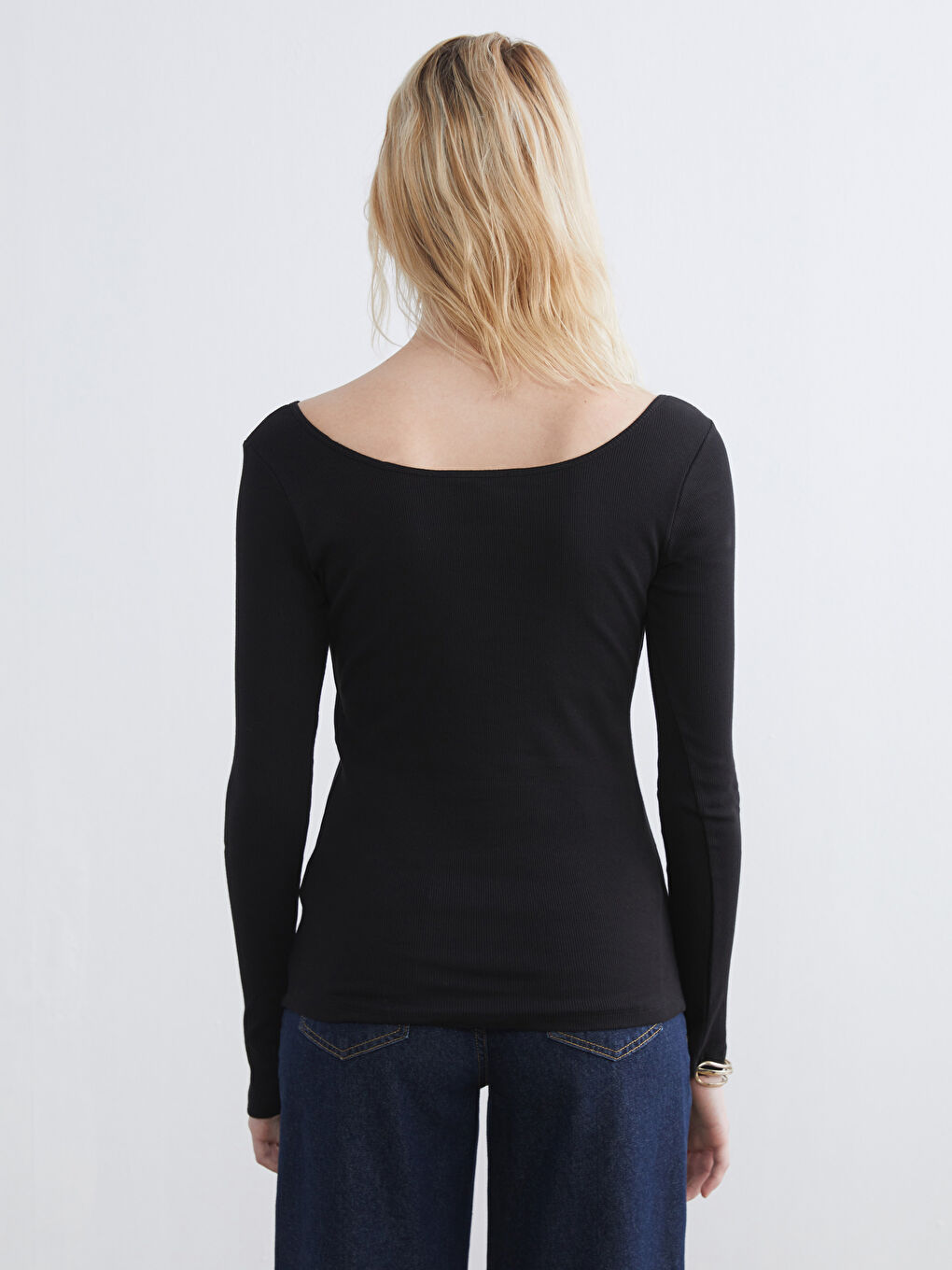 Siyah U Yaka Kuplu Kadın Body-3