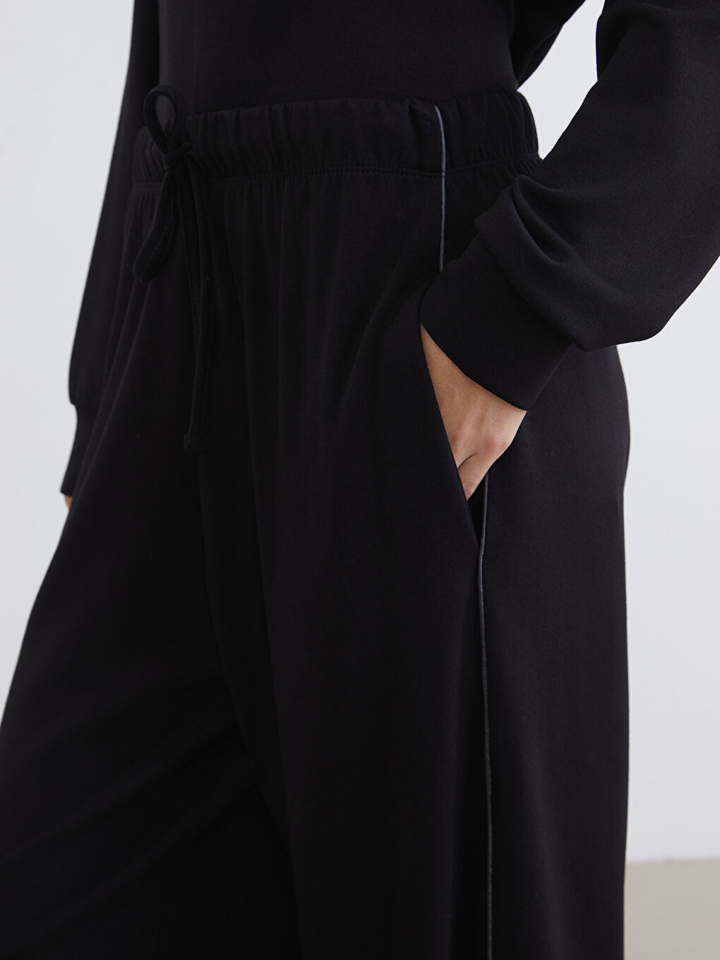 Siyah Beli Lastikli Kadın Jogger Eşofman Altı-2