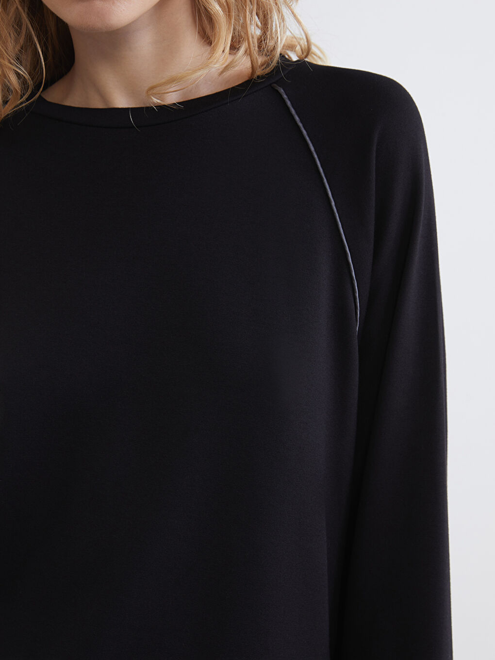 Siyah Bisiklet Yaka Kadın Sweatshirt-2