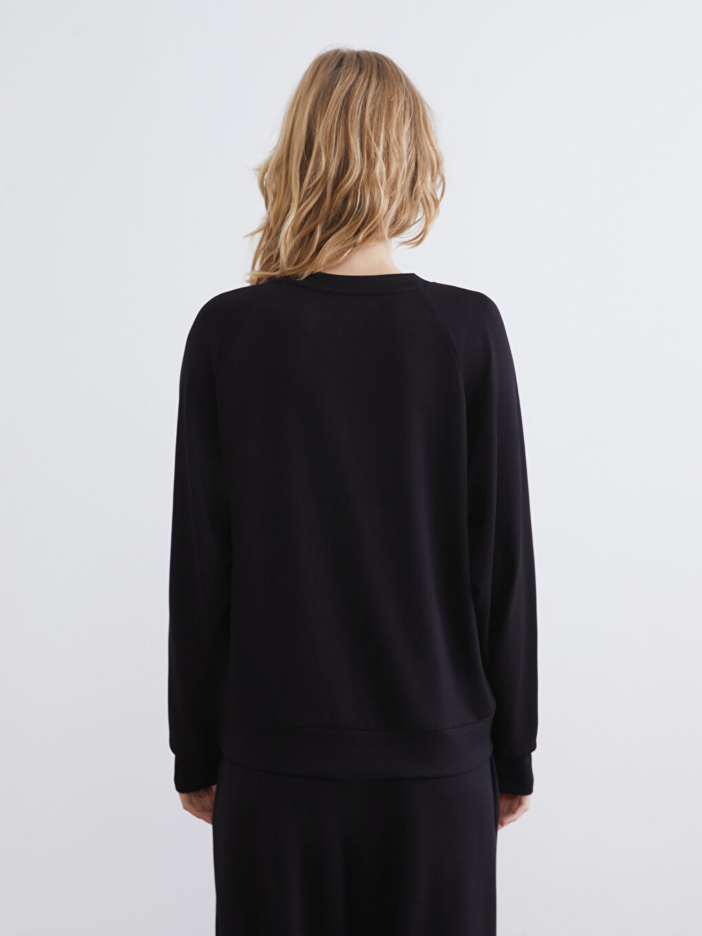 Siyah Bisiklet Yaka Kadın Sweatshirt-3