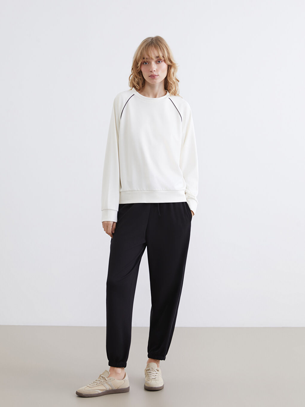 Ekru Bisiklet Yaka Kadın Sweatshirt-1