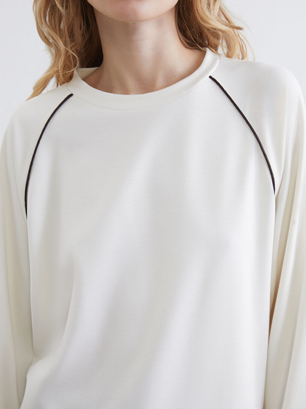 Ekru Bisiklet Yaka Kadın Sweatshirt-2