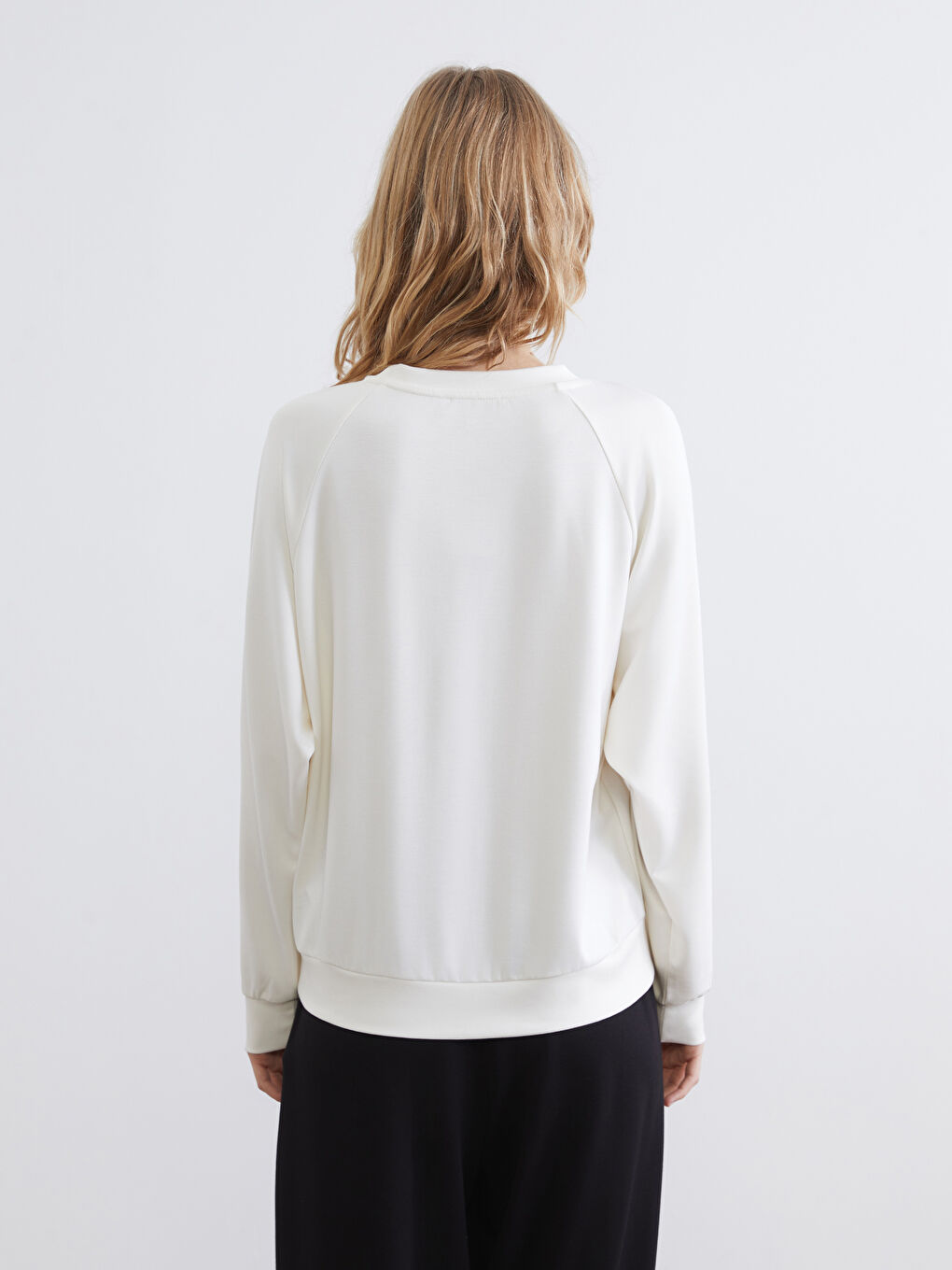 Ekru Bisiklet Yaka Kadın Sweatshirt-3