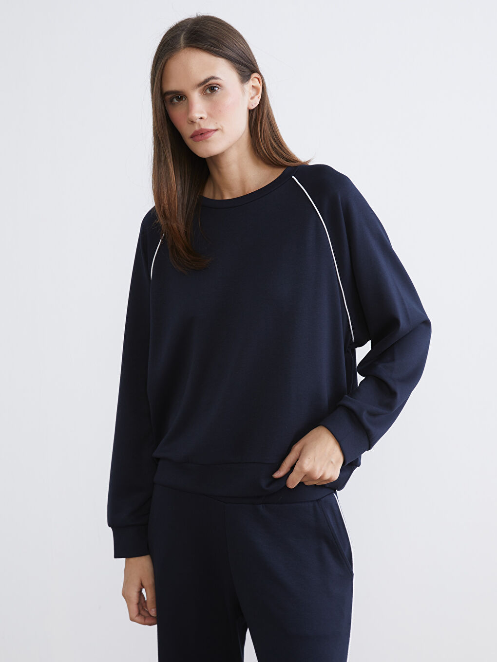 Lacivert Bisiklet Yaka Kadın Sweatshirt