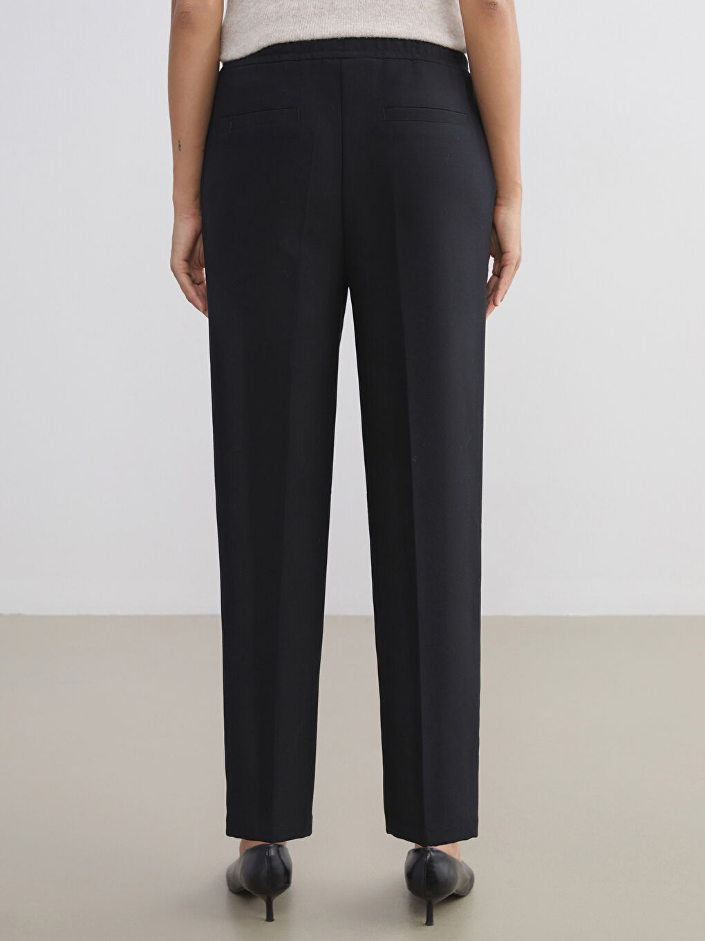 Siyah Beli Lastikli Havuç Kesim Kadın Pantolon-3