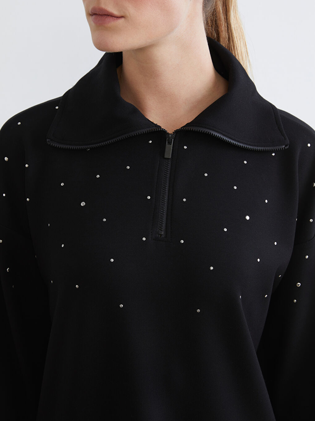Siyah Dik Yaka Taşlı Kadın Sweatshirt-2