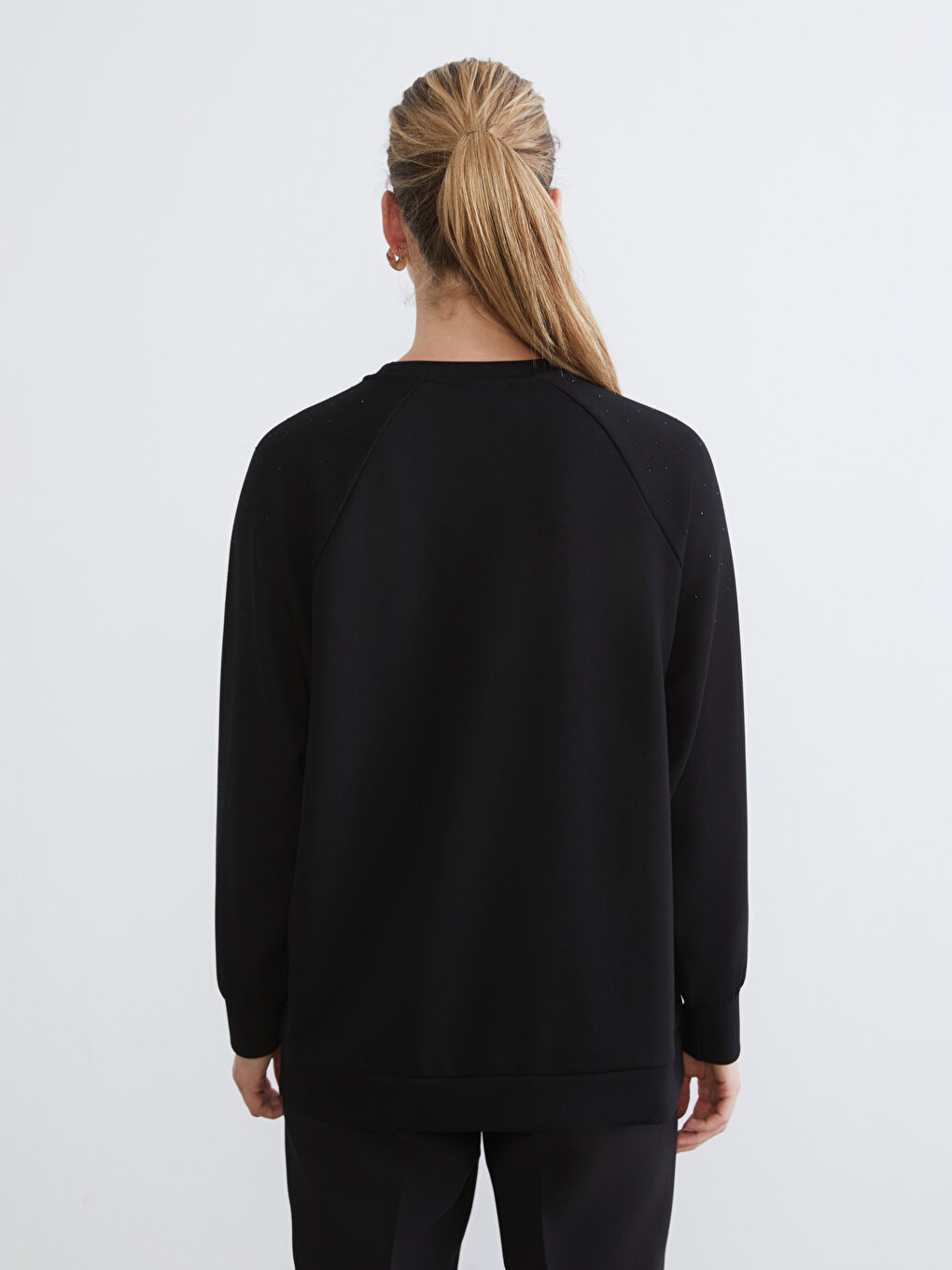 Siyah Bisiklet Yaka Taşlı Kadın Sweatshirt-3