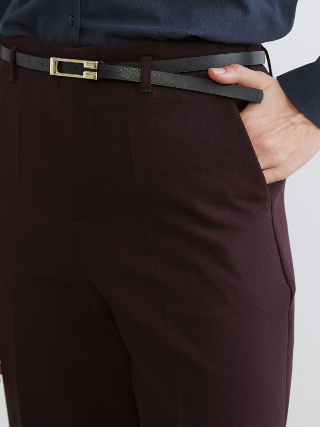 Mürdüm Beli Kemerli Standart Fit Kadın Pantolon-5