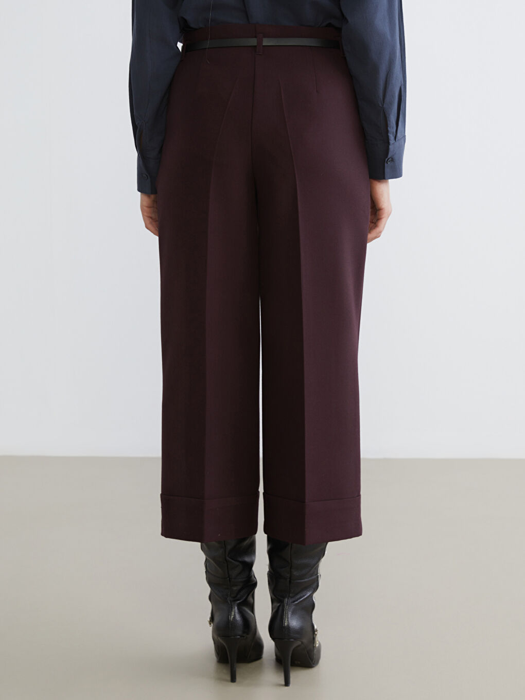 Mürdüm Beli Kemerli Standart Fit Kadın Pantolon-7