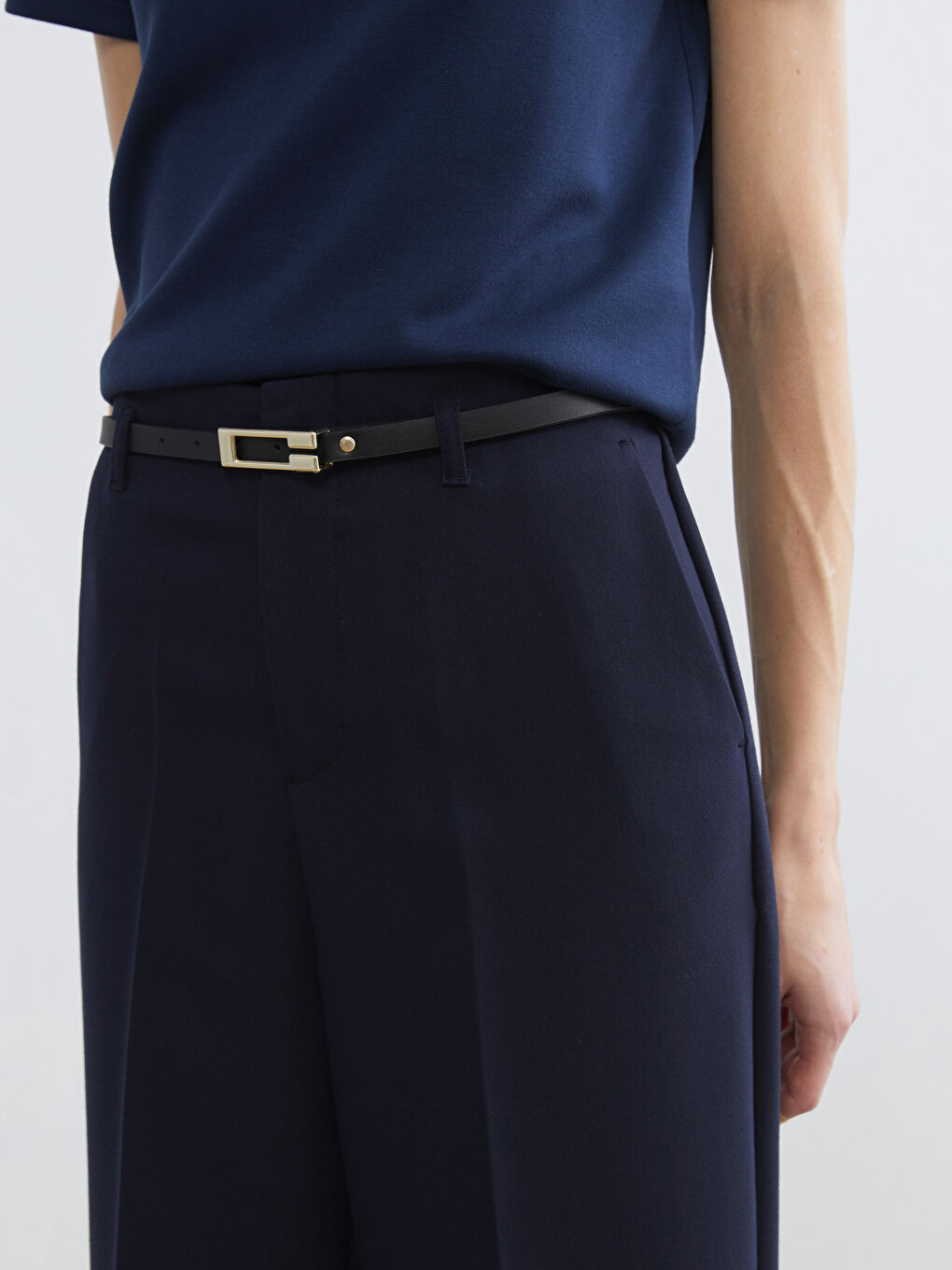 Hlače Standardnog Kroja s Remenom za Žene-2