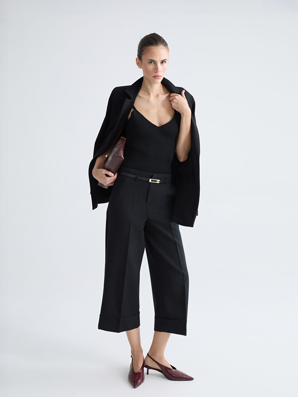 Siyah Beli Kemerli Standart Fit Kadın Pantolon-1