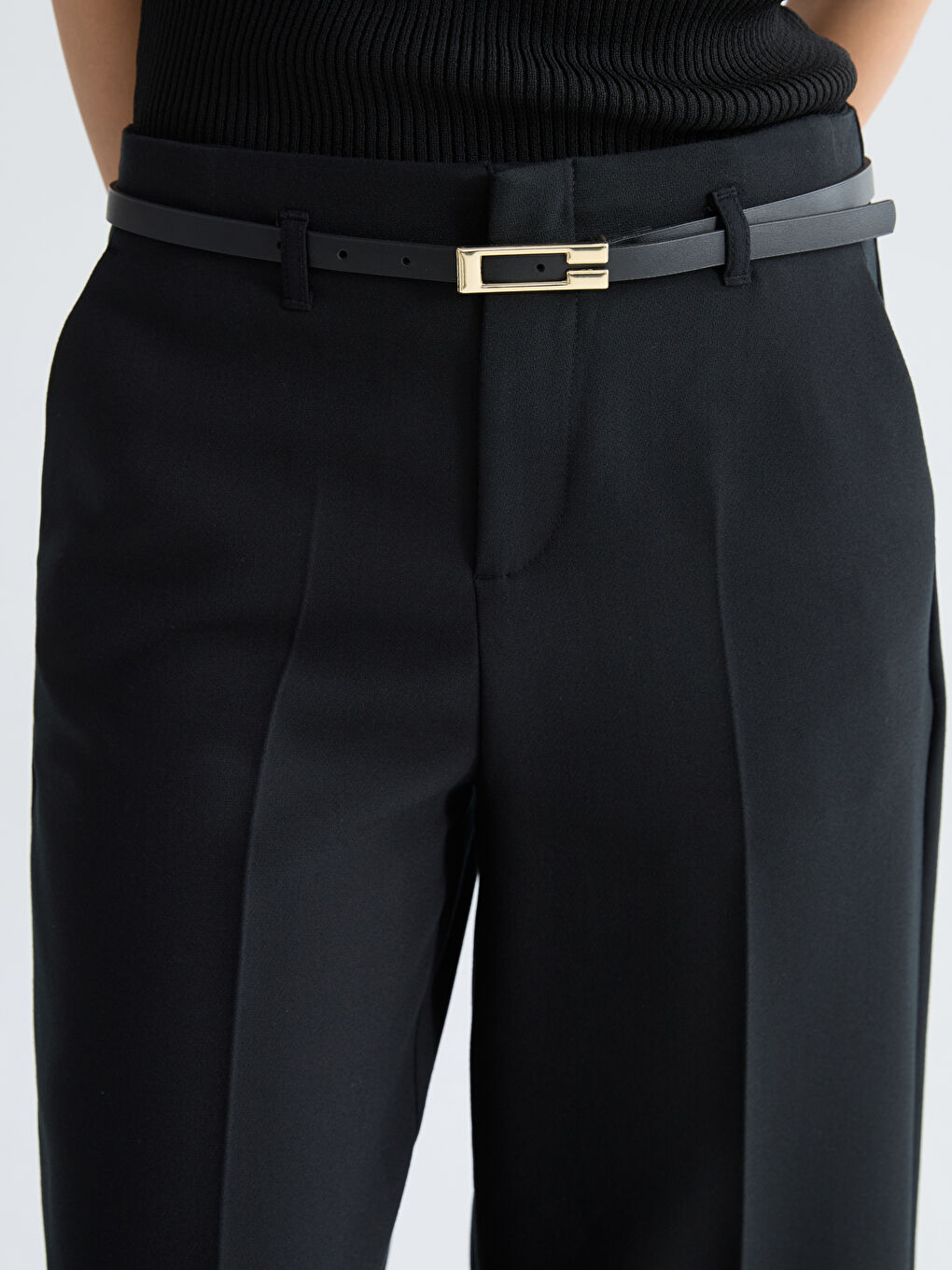 Siyah Beli Kemerli Standart Fit Kadın Pantolon-4