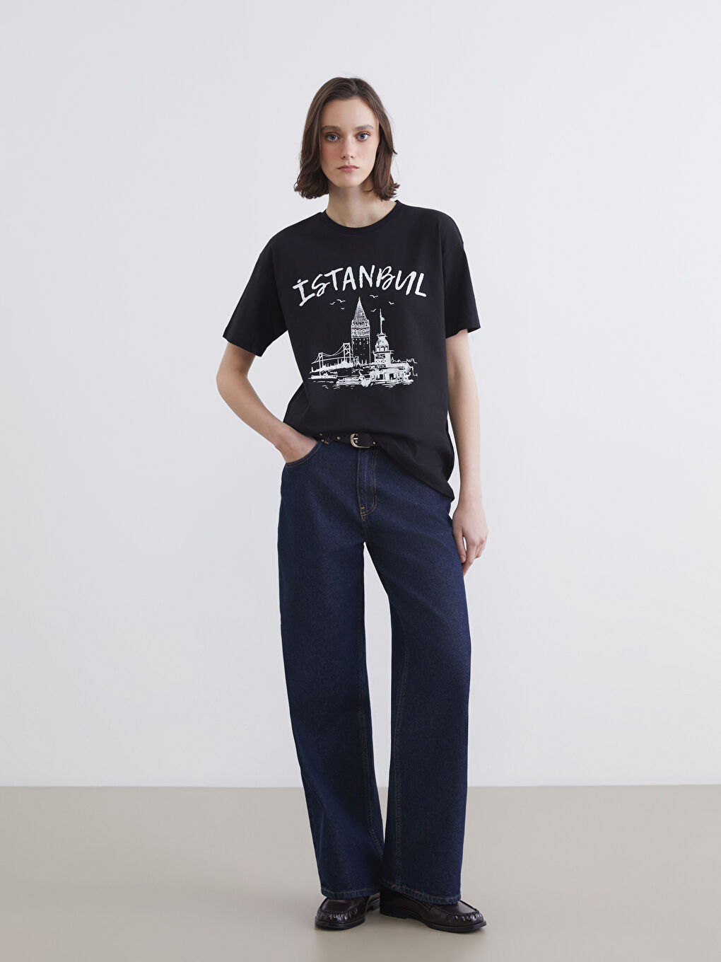 Siyah İstanbul Baskılı Kadın Tişört-1