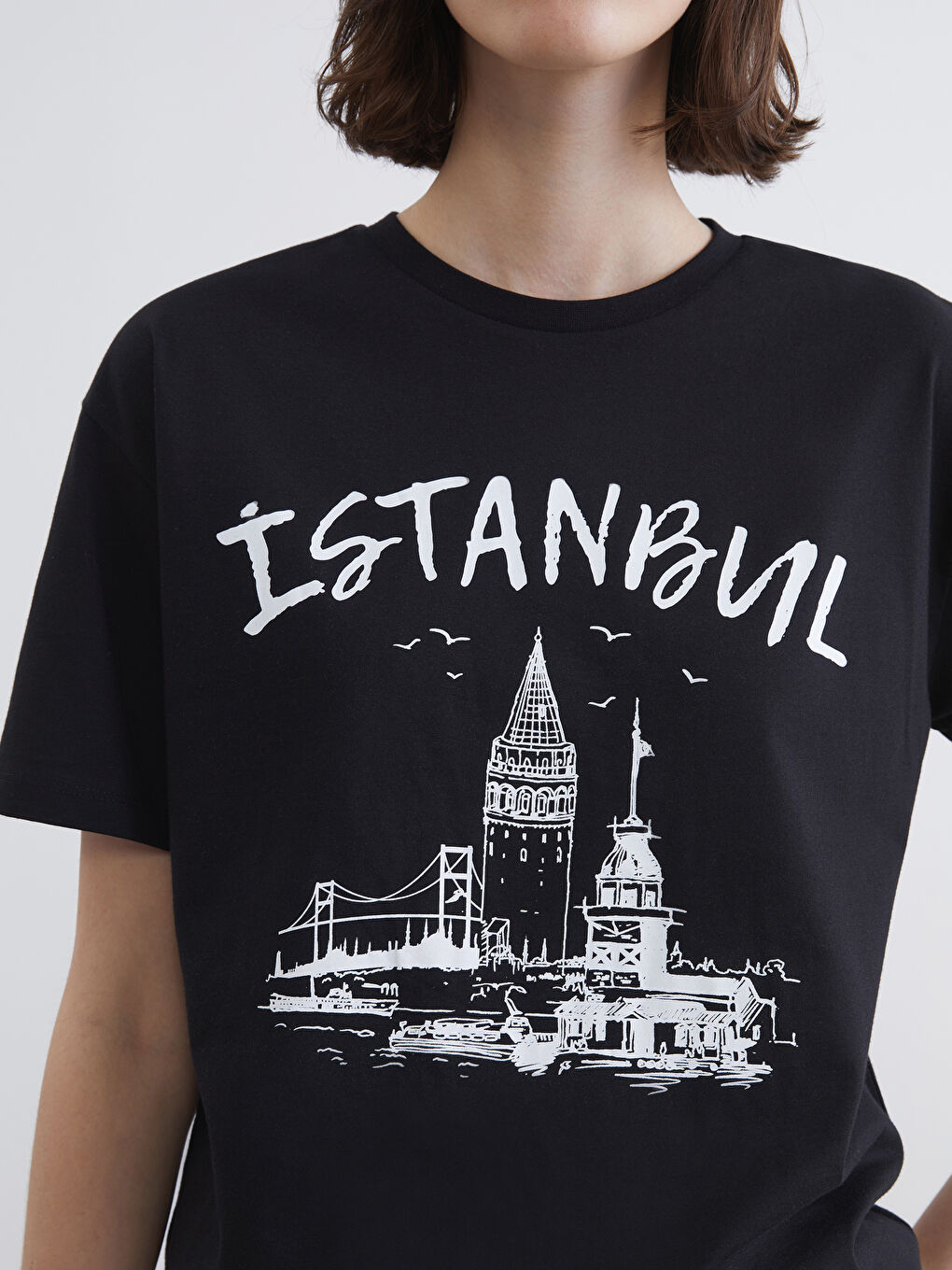 Siyah İstanbul Baskılı Kadın Tişört-2