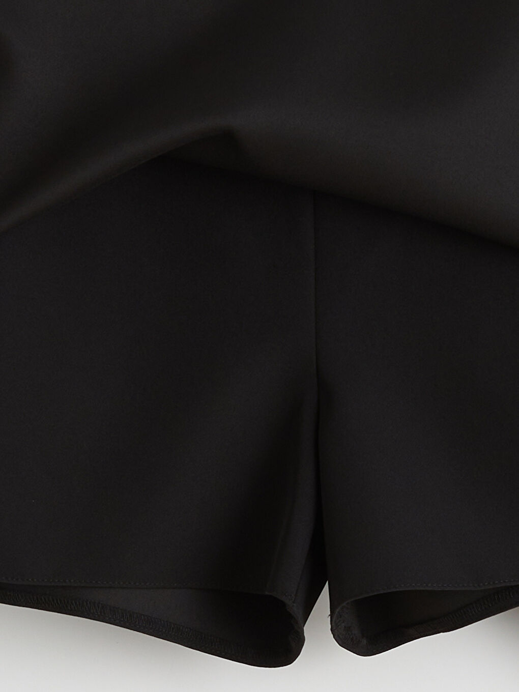 Siyah Beli Lastikli Mini Kloş Şortlu Etek-6