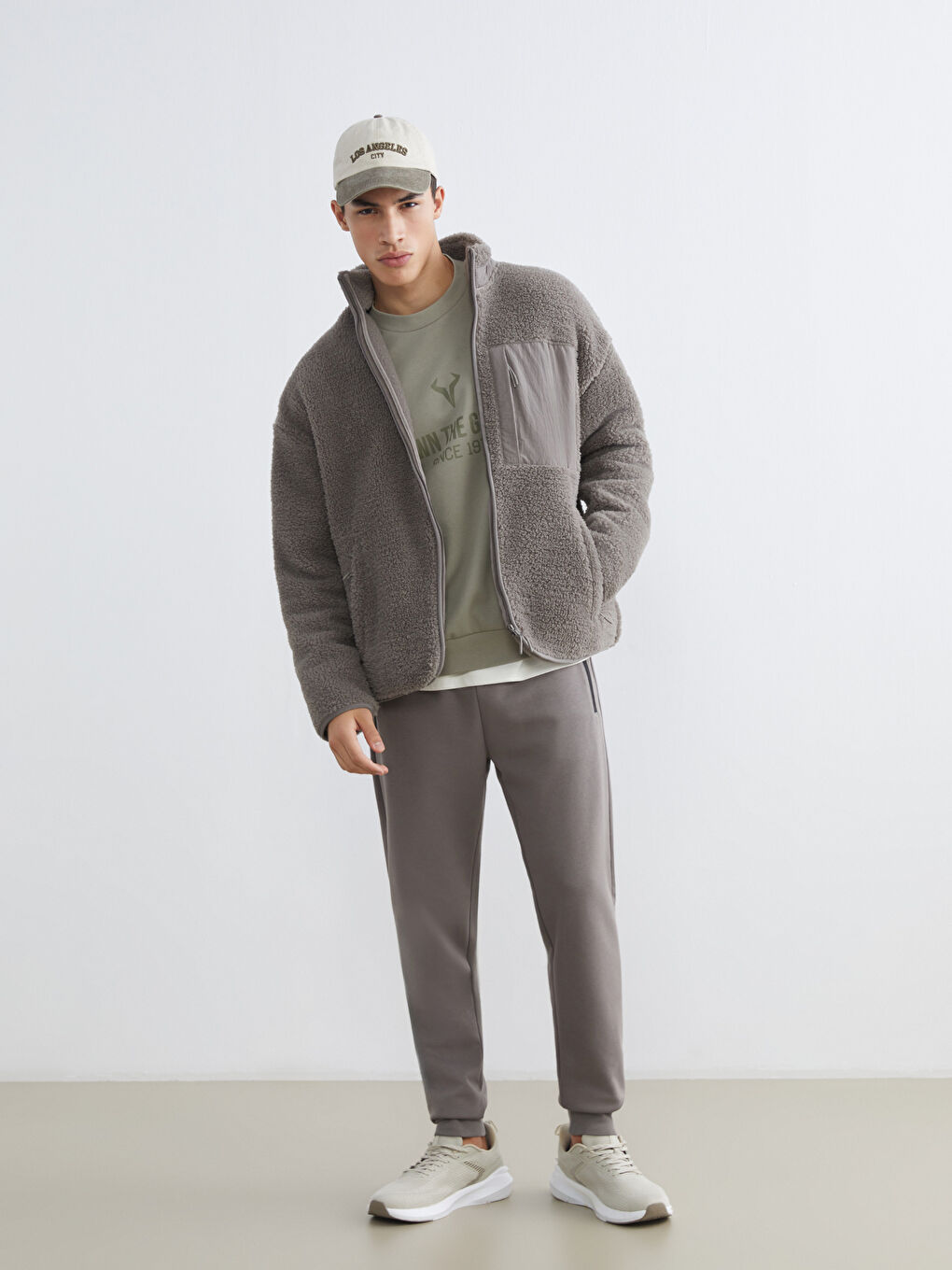 Bej Dik Yaka Pelüş Erkek Fermuarlı Sweatshirt-1