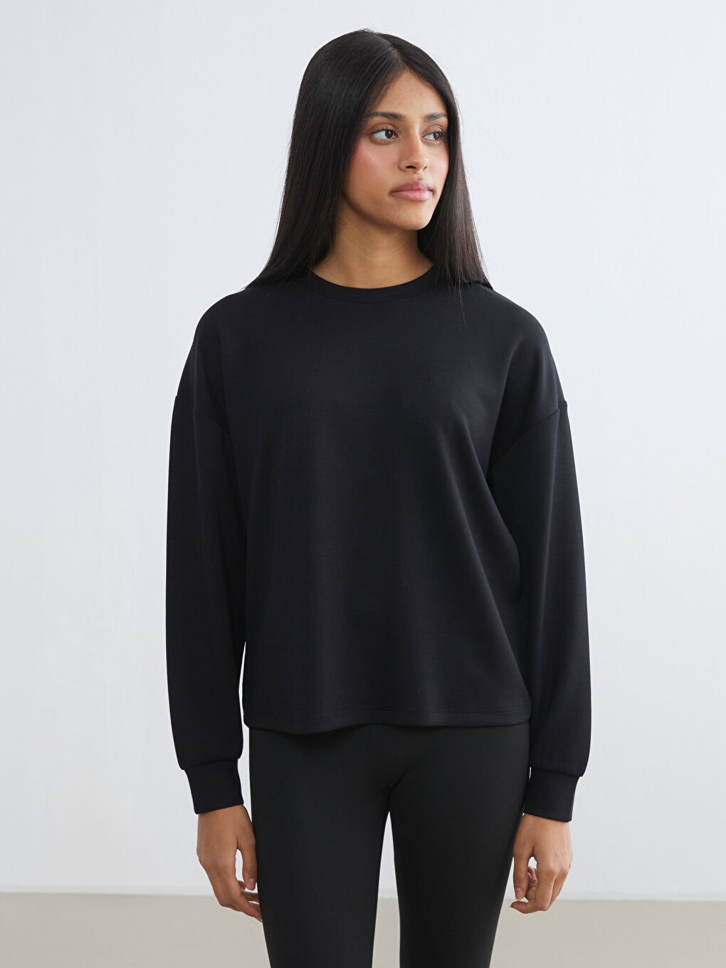 Siyah Bisiklet Yaka Kadın Sweatshirt