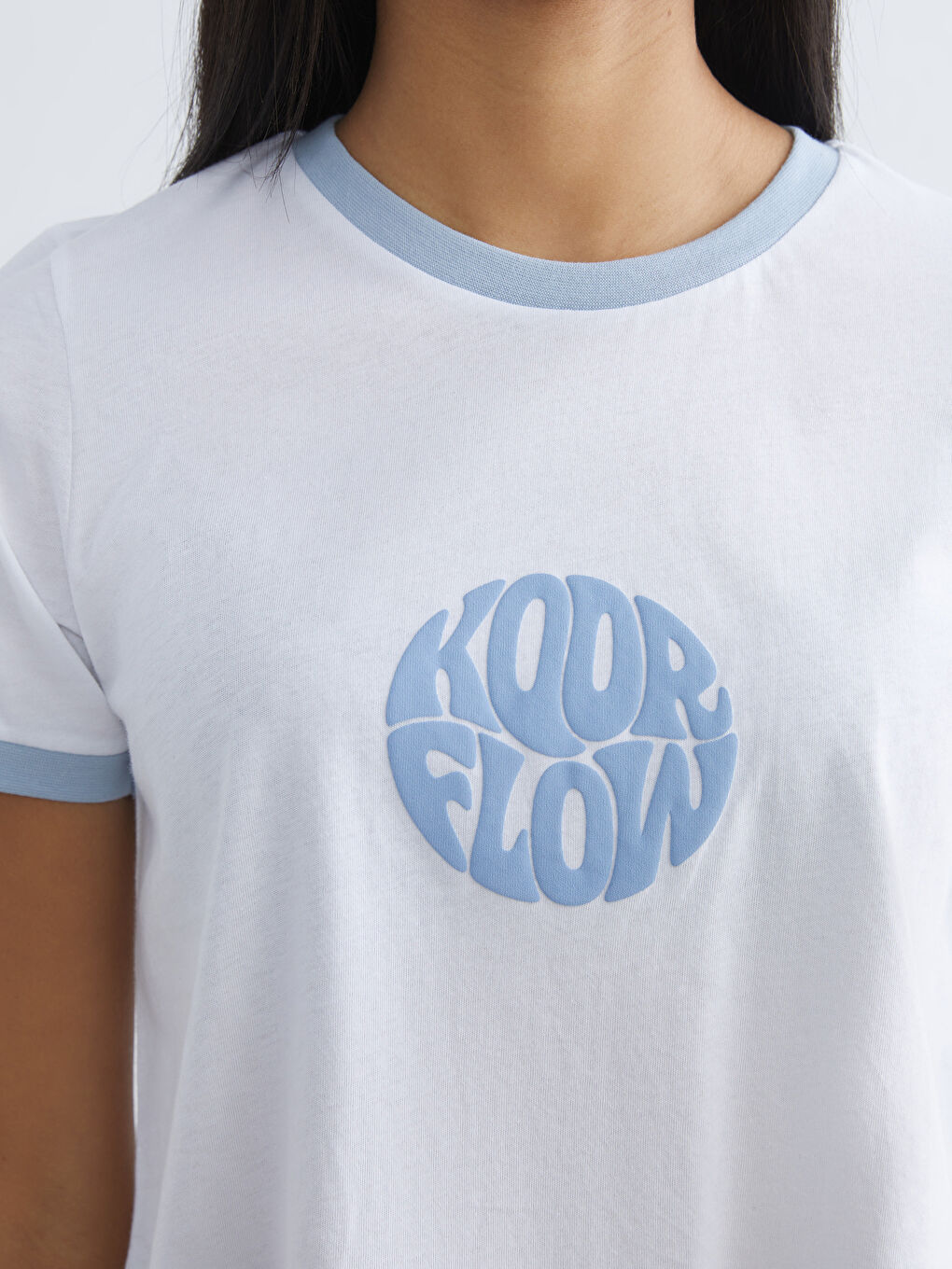 Beyaz Bisiklet Yaka Baskılı Kadın Spor Tişört-2