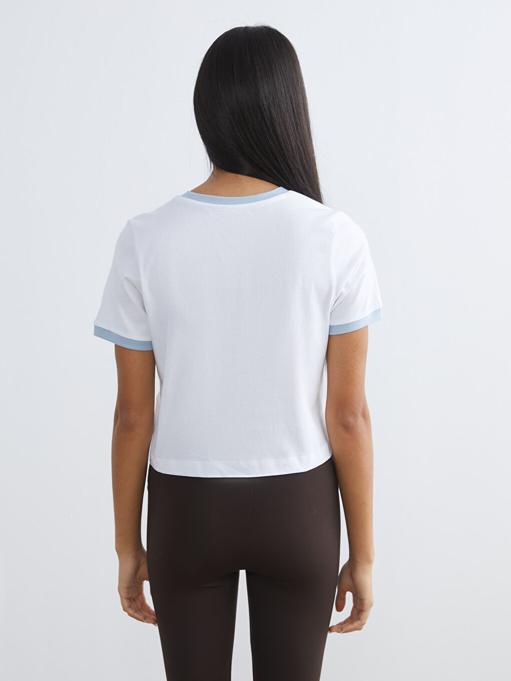 Beyaz Bisiklet Yaka Baskılı Kadın Spor Tişört-3