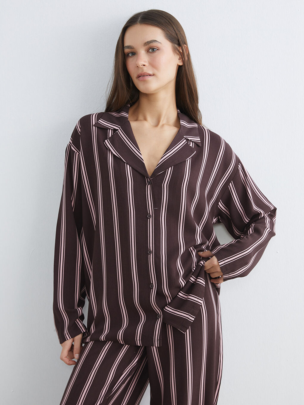 Kahverengi Gömlek Yaka Çizgili Kadın Pijama Takımı