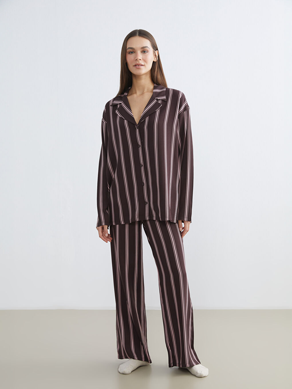 Kahverengi Gömlek Yaka Çizgili Kadın Pijama Takımı-1