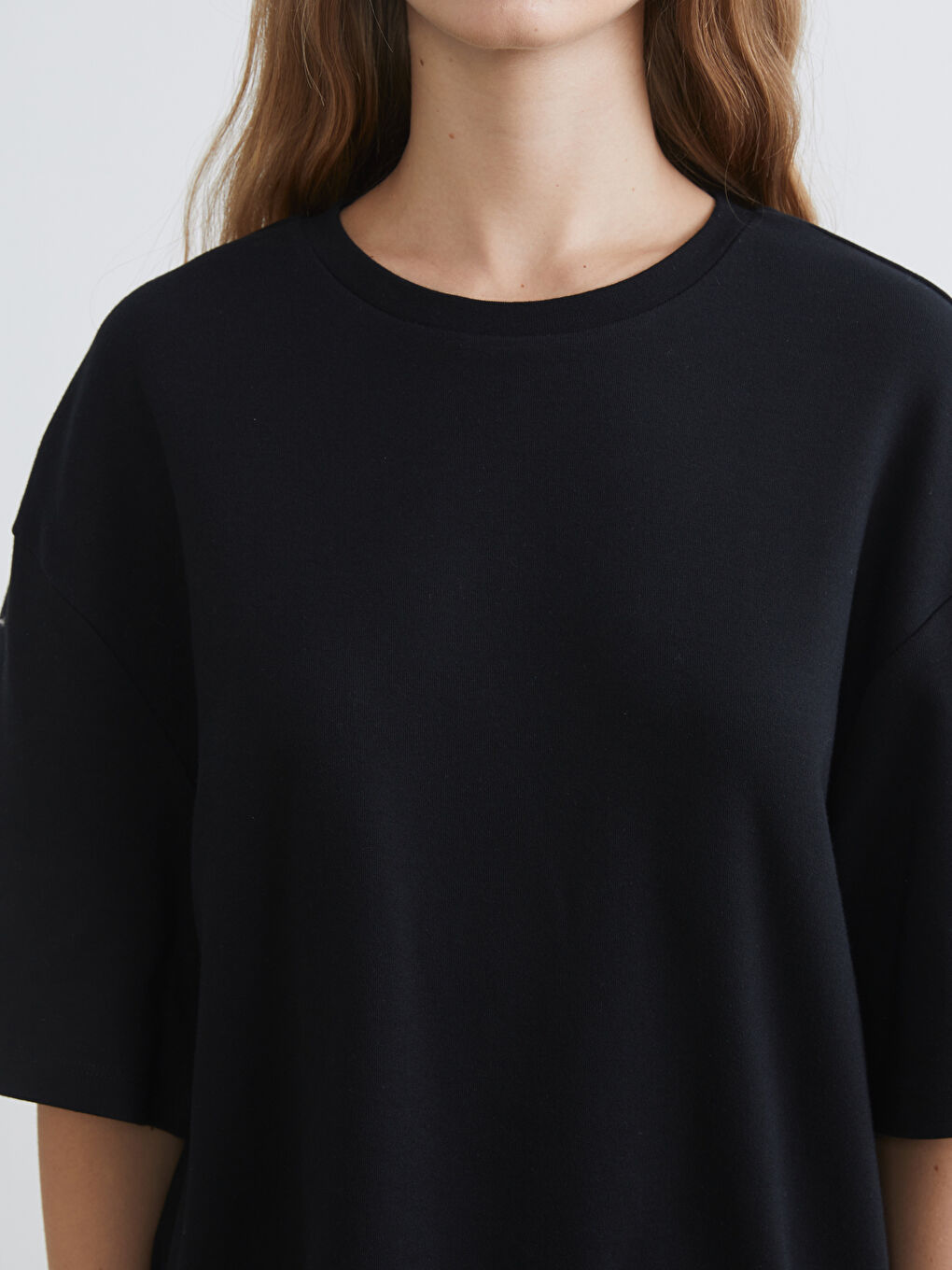 تیشێرت یه‌خه‌ خڕ ئۆڤەرسایز بۆ ژنان-2