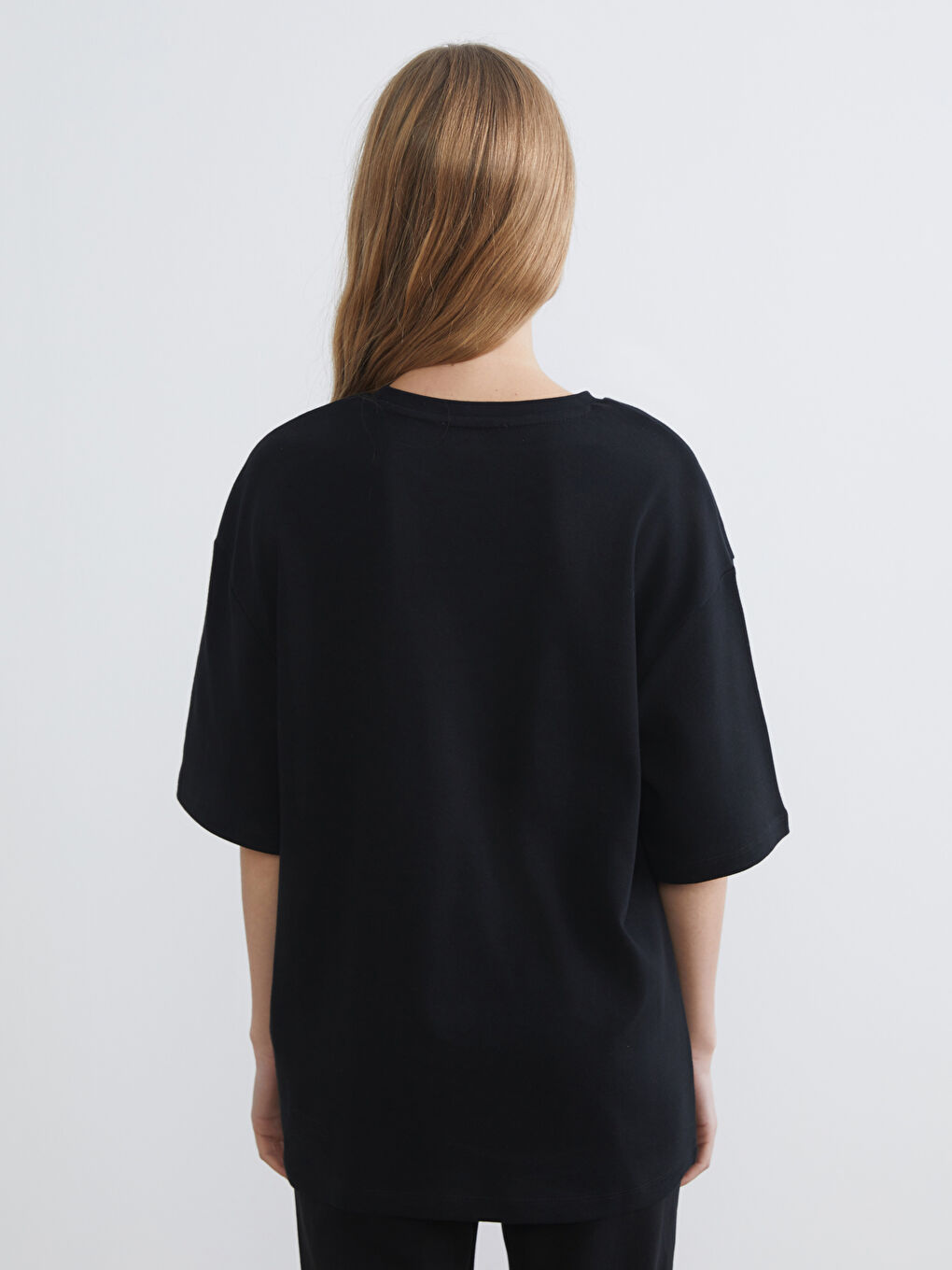 تیشێرت یه‌خه‌ خڕ ئۆڤەرسایز بۆ ژنان-3