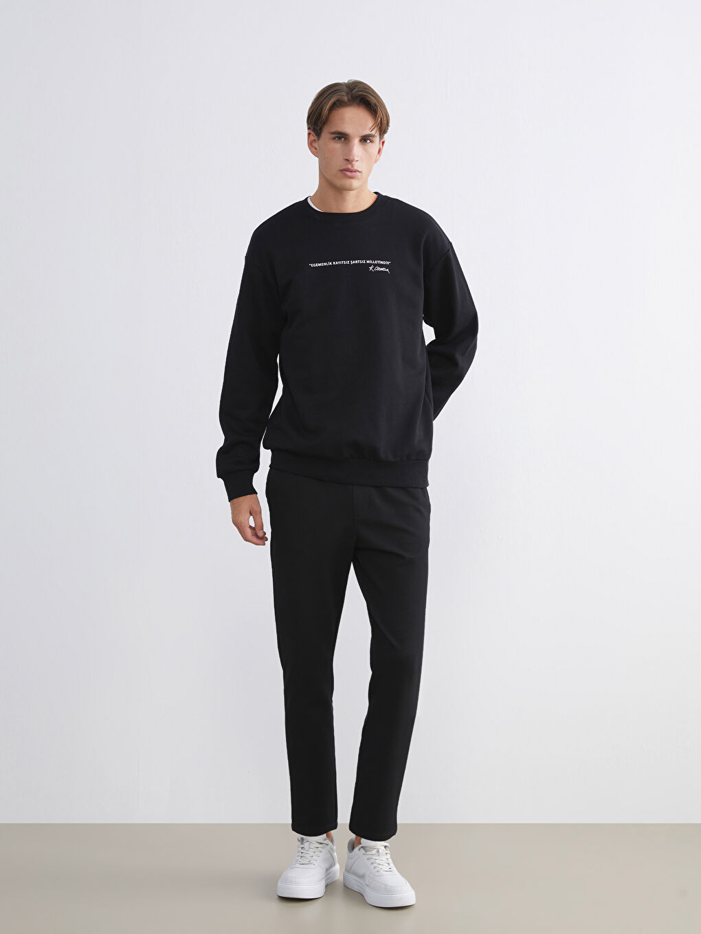 Siyah Bisiklet Yaka Baskılı Erkek Sweatshirt-1