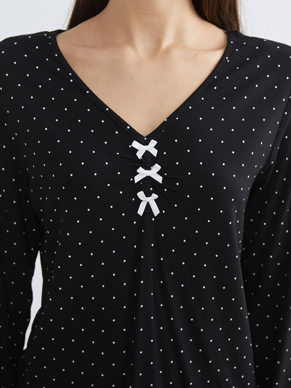 Siyah V Yaka Puantiyeli Kadın Pijama Takımı-2