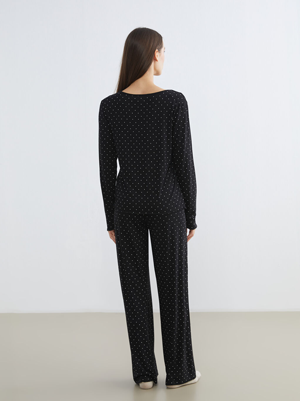 Siyah V Yaka Puantiyeli Kadın Pijama Takımı-3