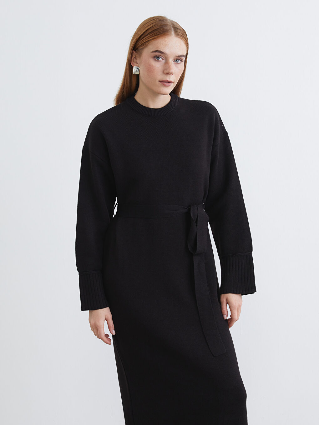 Siyah Bisiklet Yaka Kuşaklı Triko Elbise-1