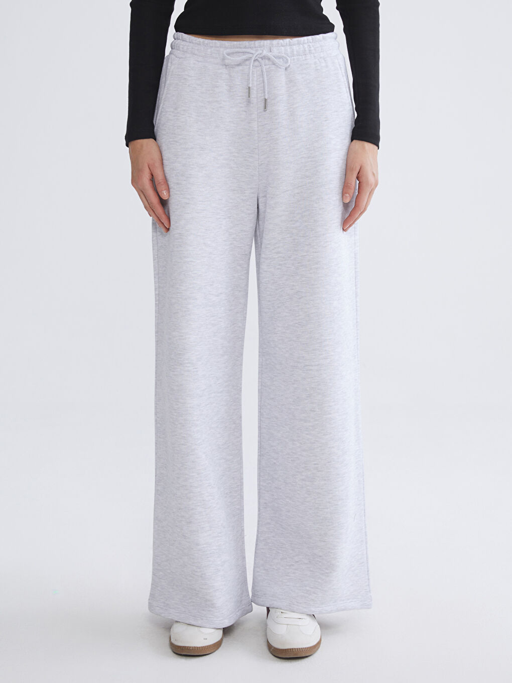 Gri Beli Lastikli Geniş Paça Kadın Eşofman Altı-1