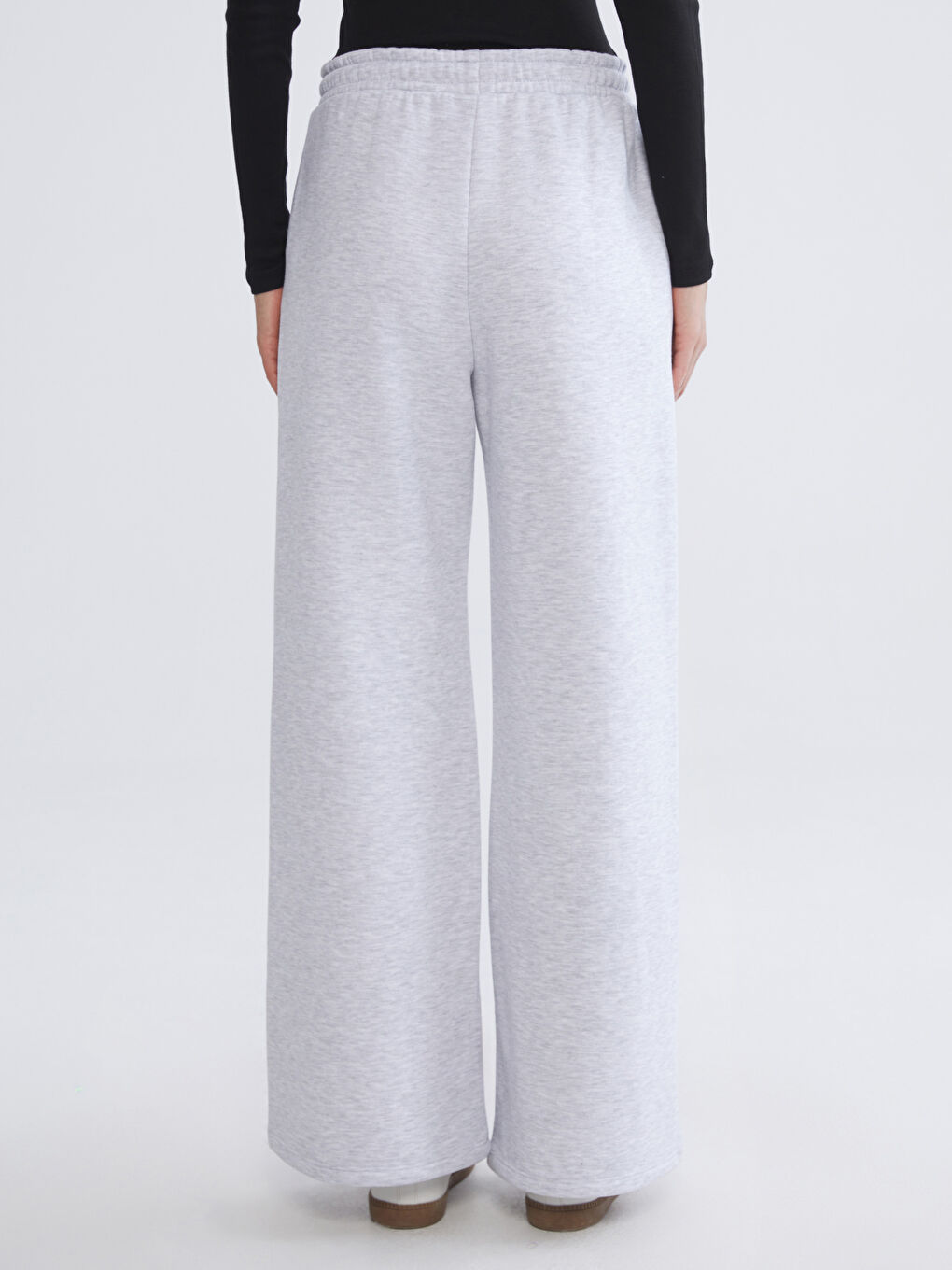 Gri Beli Lastikli Geniş Paça Kadın Eşofman Altı-3