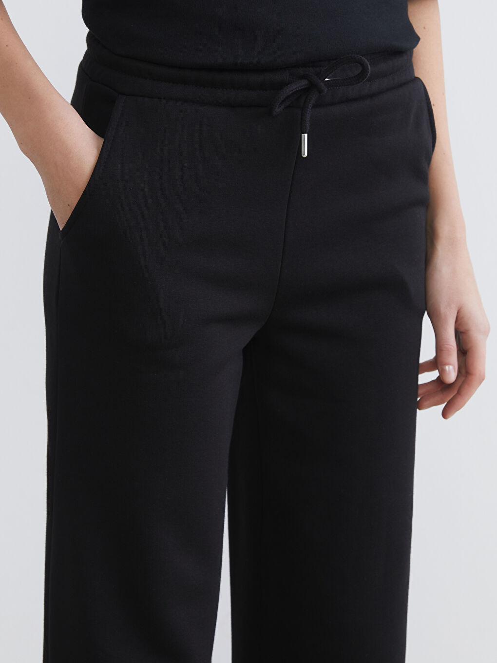 Siyah Beli Lastikli Geniş Paça Kadın Eşofman Altı-2