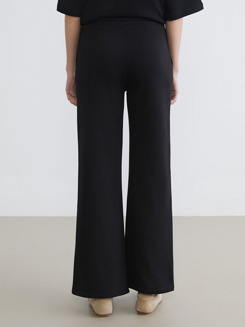 Siyah Beli Lastikli Geniş Paça Kadın Eşofman Altı-3