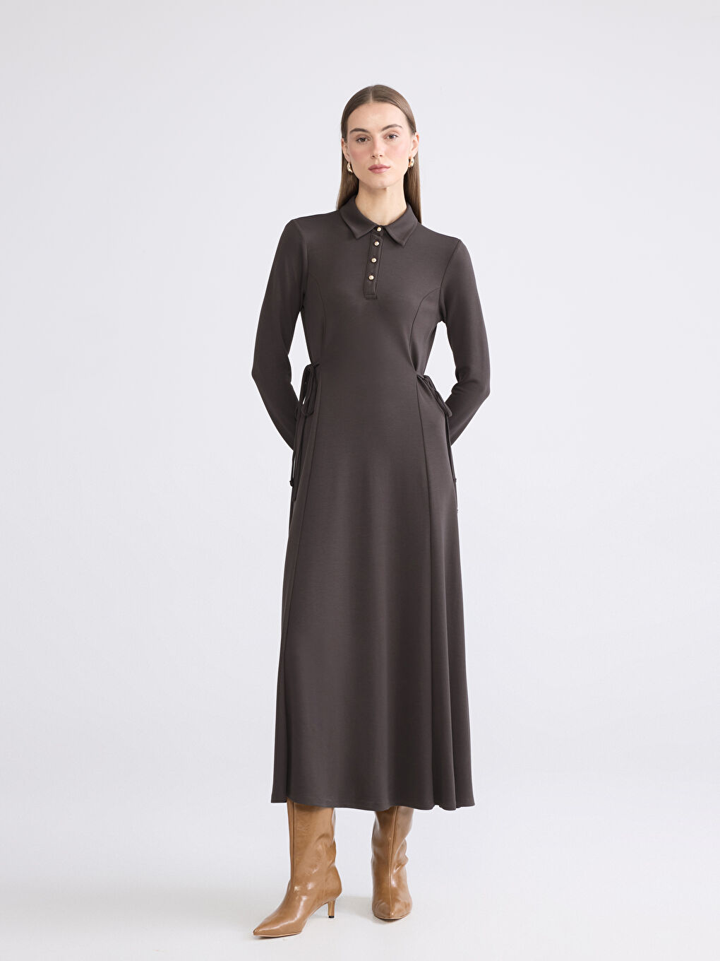 Kahverengi Gömlek Yaka Beli Bağcıklı Elbise-1