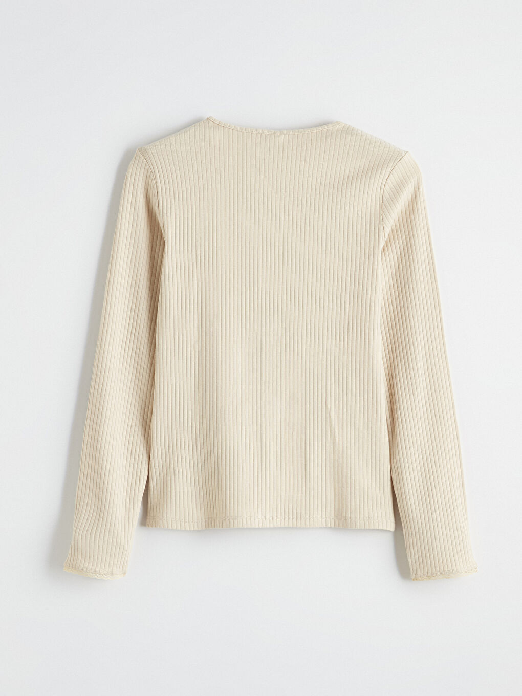 Girl's T-shirt with a round neck and bow-embroidered detail.-2