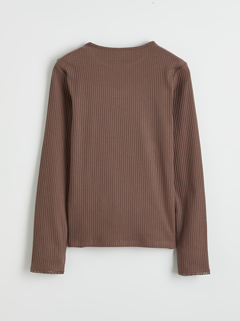 Girl's T-shirt with a round neck and bow embroidery.-2