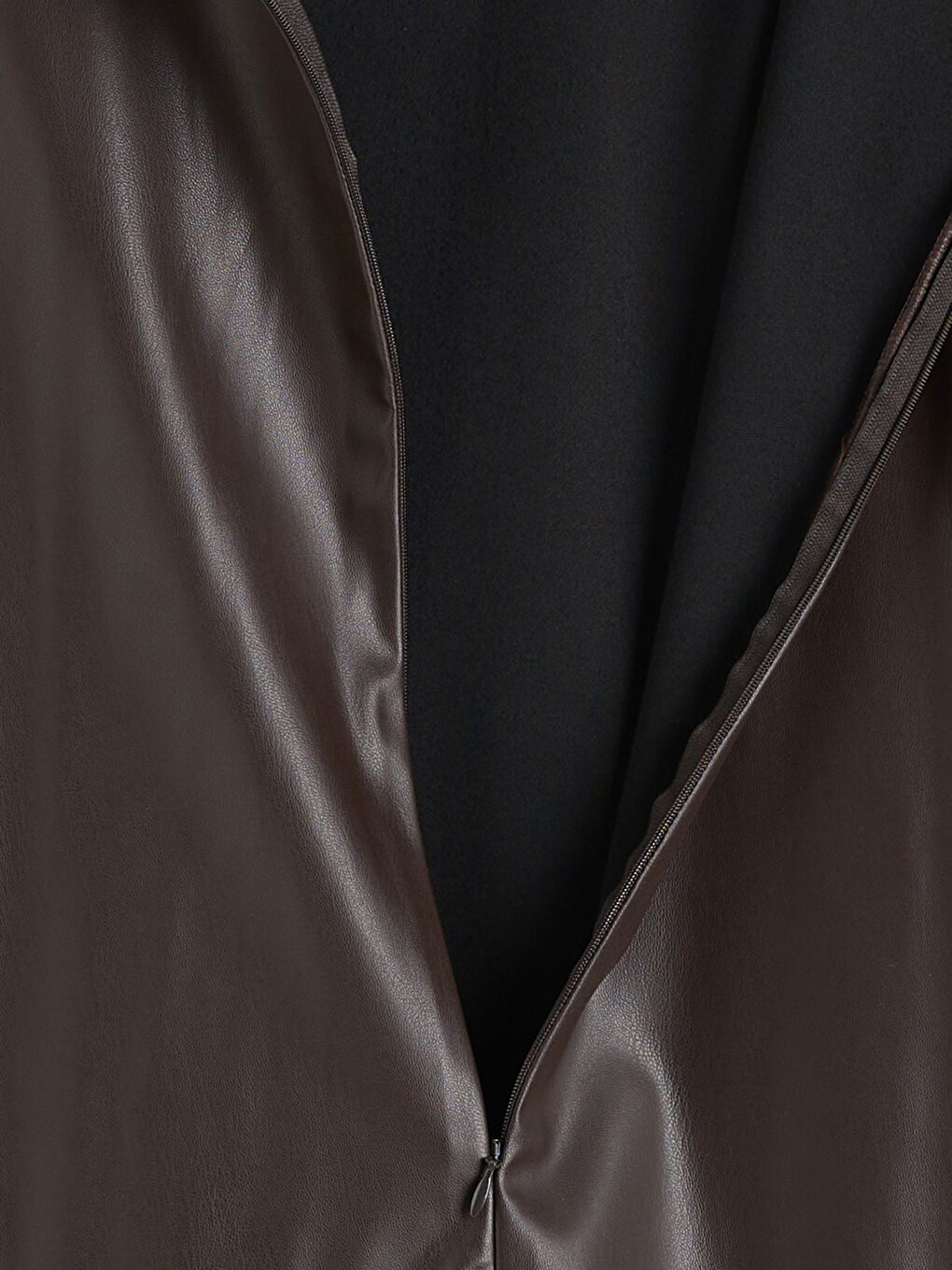 Kahverengi Fiyonk Detaylı Deri Görünümlü Kız Çocuk Elbise-2